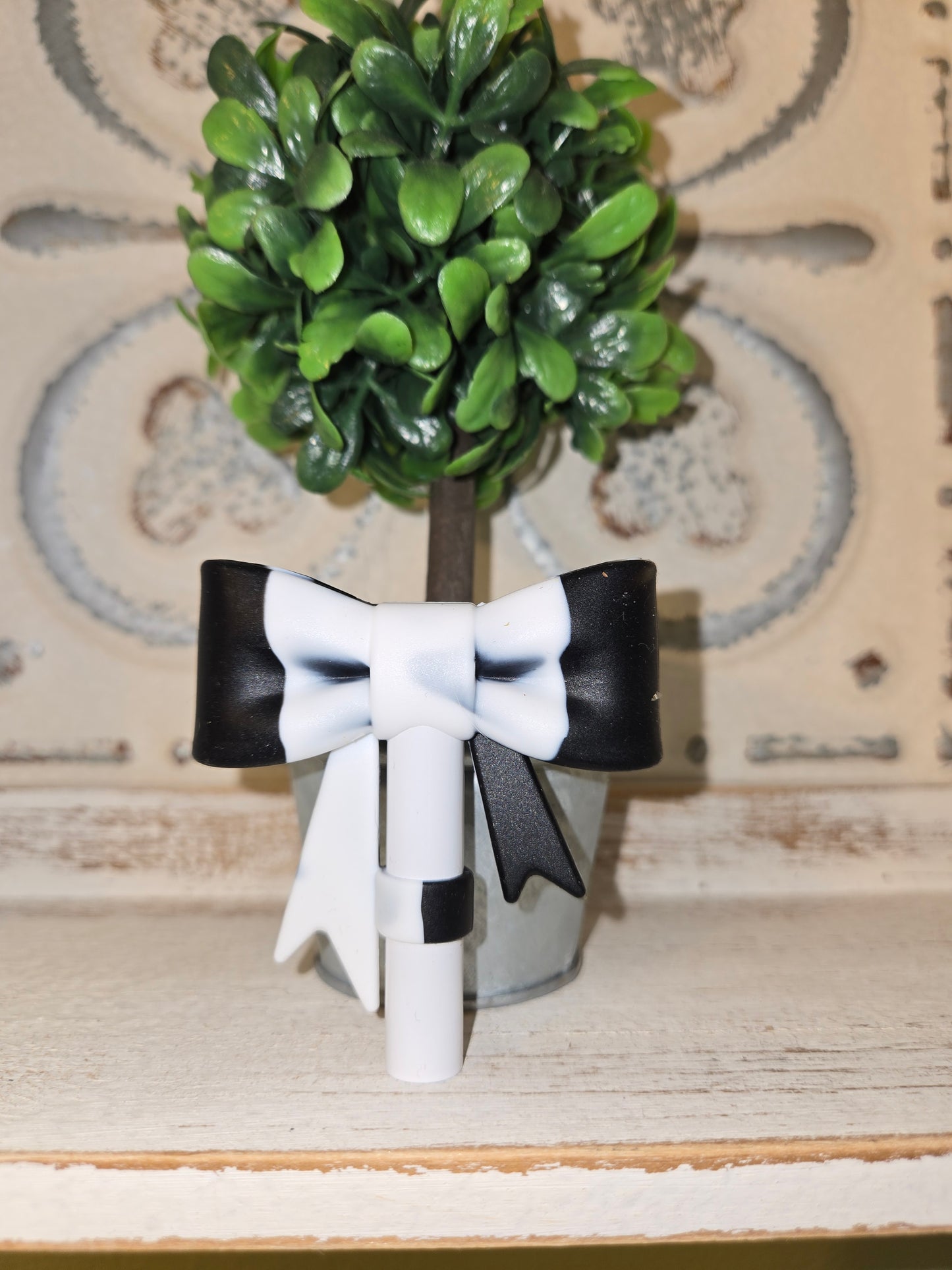 Black Straw Topper