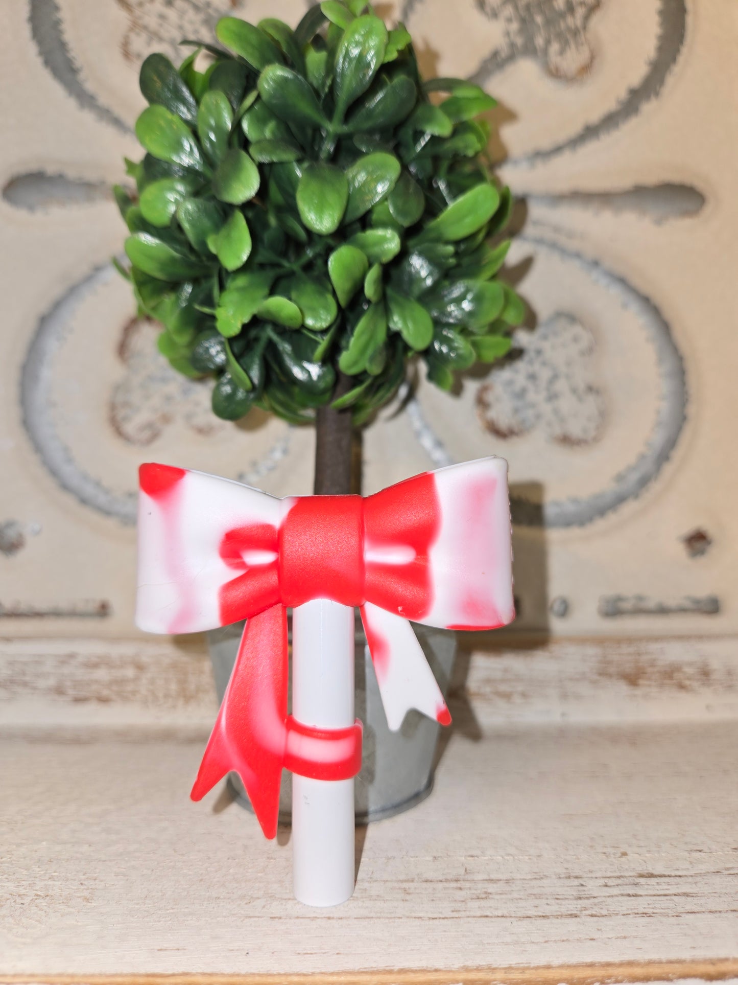 Red Straw Topper